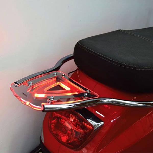 Attacco posteriore portapacchi Isotta cromato/trasparente Piaggio Vespa 150LX 2005-2014