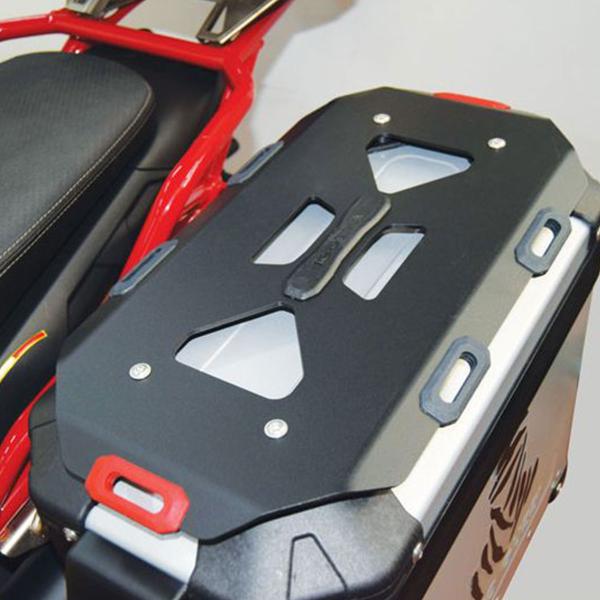 Piastre superiori Isotta per valigie laterali Acciaio Moto Guzzi V85TT 2019-2020