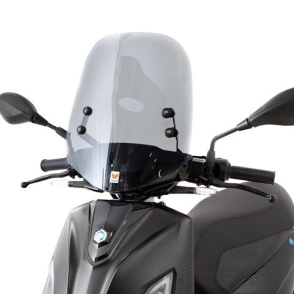 Isotta dark smoke windscreen Piaggio One 2021-2023